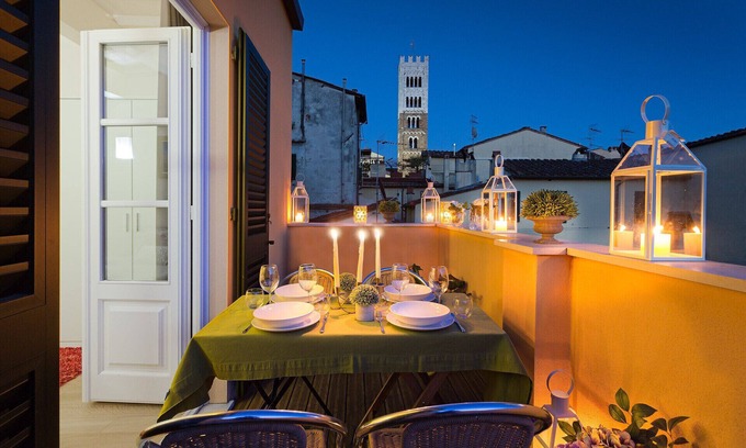Lucca Historical Center Apartment | 2 Bedrooms Apartment with Terrace and Elevator