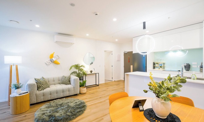 Greenlane - Ellerslie Apartment | 2 Bedrooms in Prime Location with Free Parking