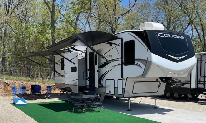 Gravois Mills House | 2 BR +Loft Glamping at the Lake