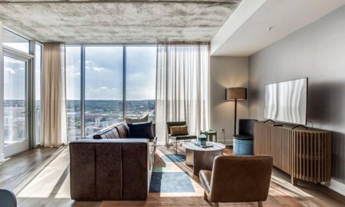 Rainey Street Historic District Apartment | 2 BR Lux Panoramic View - Rainey