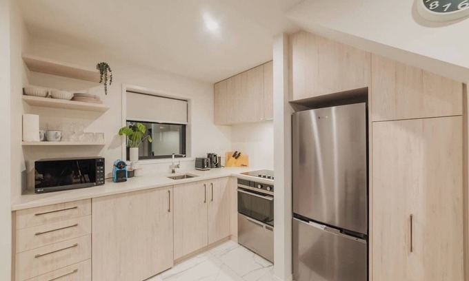 Christchurch City Centre House | 2-BR Stay in the City - Gloucester