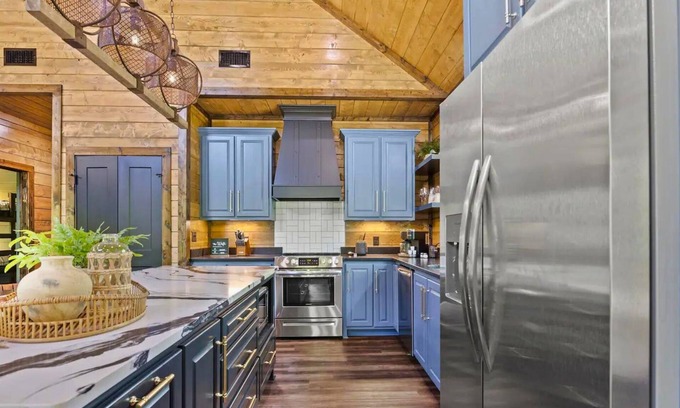 Broken Bow Cabin | 2 Cabins w/Pickleball, Heated & Chilled Pools