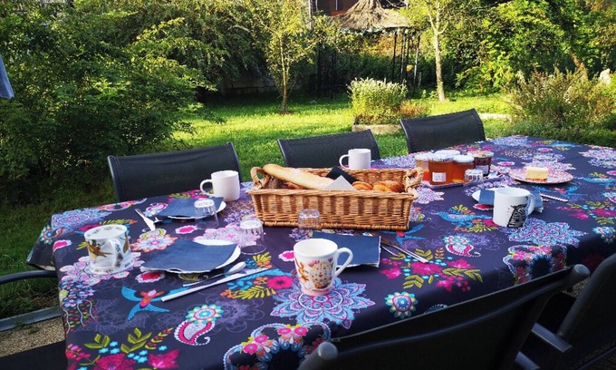 Baignes Bed & Breakfast | 2 Chambres table d'hôtes in the countryside le nid qui danse near Vesoul 2 to 6 pers.