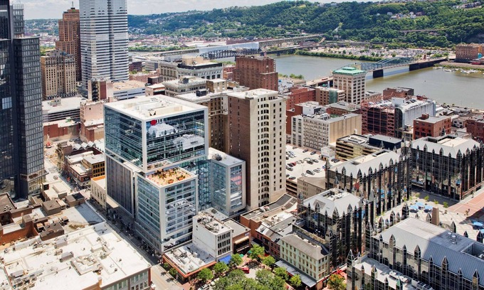 Downtown Pittsburgh Hotel | 2 Connecting Suites at a Hotel