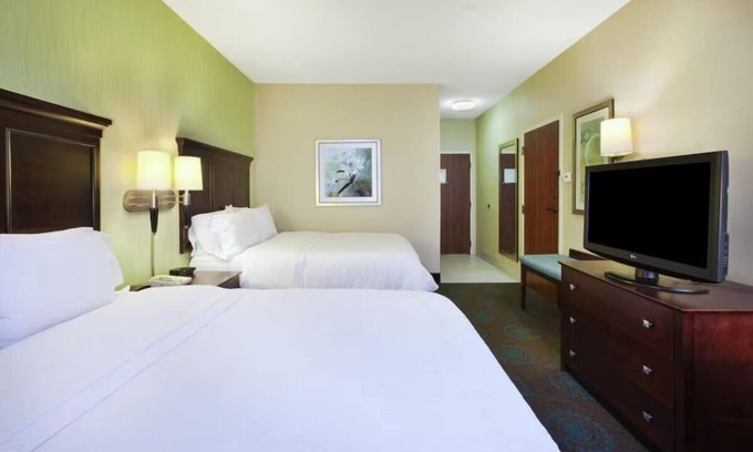 South Bend Hotel | 2 Exclusive Suites w/Free Breakfast – Great for Extended or Short Stays