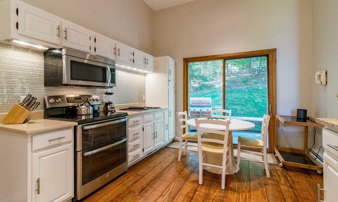 Stratton Mountain House | 2 Free Nights* , Hot Tub,Sauna,Stratton Shuttle,