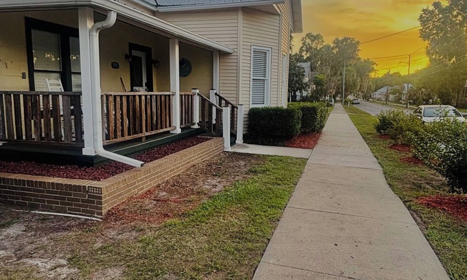 Dunnellon House | 2 Historic Victorian Homes 2 doors apart by Rainbow river World Equestrian Ctr