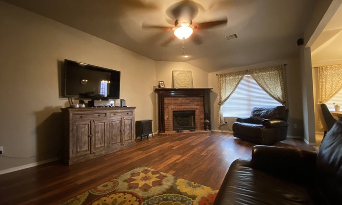 South Oklahoma City House | 2 King Beds on 19th st, Jacuzzi, Fireplace, Hulu/Netflix/Cable, and much more!