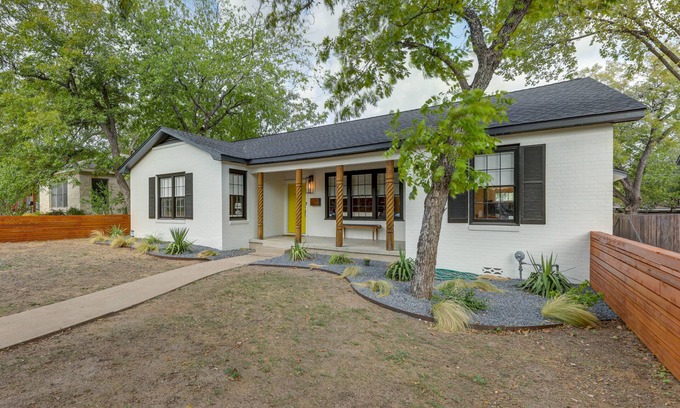 South Congress House | 2 Mi to Downtown Austin: Family Home w/Porch!