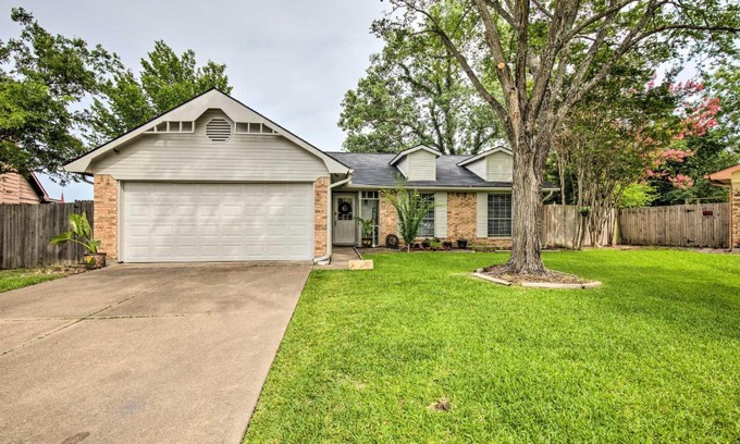 Irving House | 2 Mi to Lone Star Park Irving Home with Fenced Yard