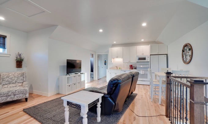 Castle Rock House | 2 Mi to Town: Castle Rock Retreat w/Fireplace!