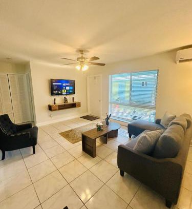 Lauderdale-by-the-Sea Apartment | 2 min walk to beach & free parking Lauderdale 21-2