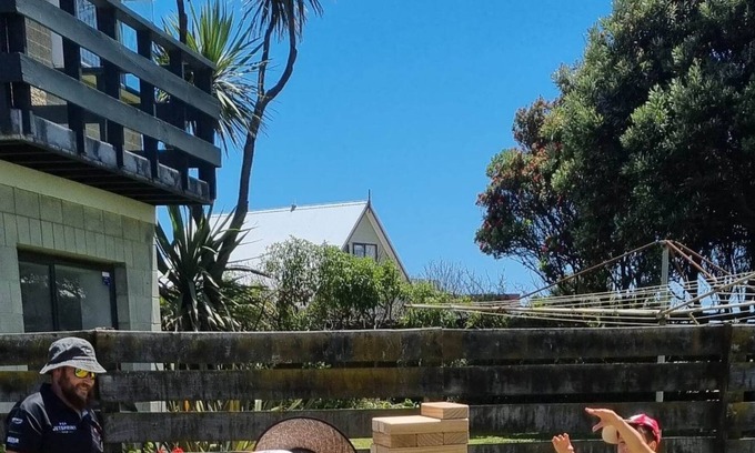 Otaki Beach House | 2 minutes from the beach - relax at a Kiwi Family Bach!