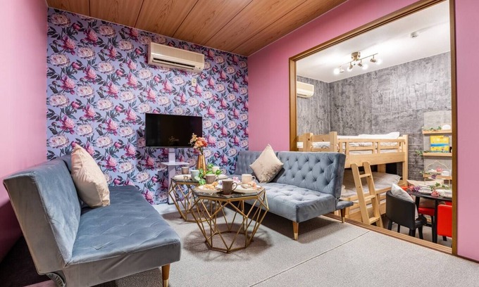 Naniwa Apartment | 2 minutes to JR Namba, 5 minutes to subway Namba and Shinsaibashi stations.n