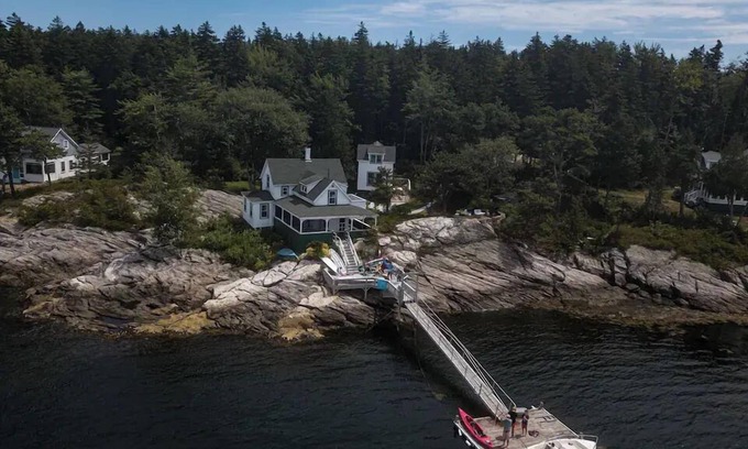 Sebasco Estates Cottage | 2 oceanfront Cottages with spectacular views, equipped with a deck offering direct water access
