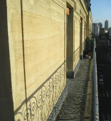 Quartier de la Goutte-d'Or Apartment | 2 Pièces avec Balcon Plein Sud