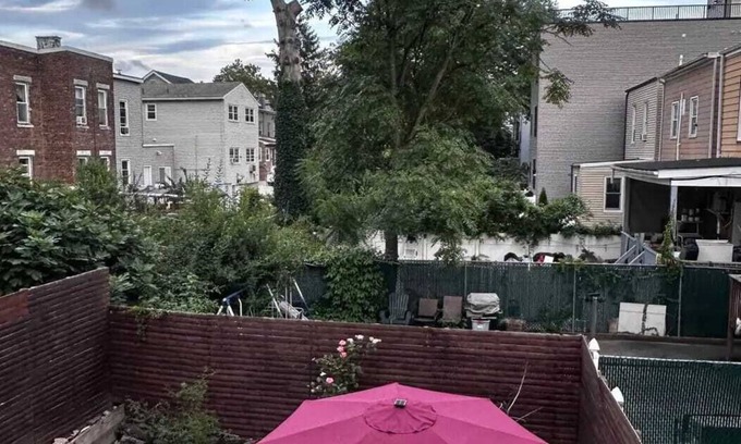 The Heights Apartment | 2 Pvt. Rooms w/ Separate Entrance + Backyard