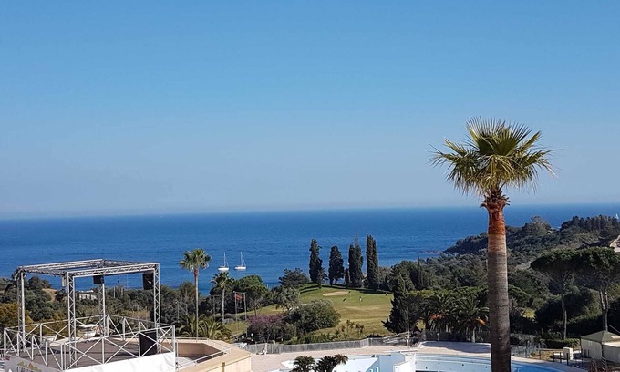Cap Esterel Apartment | 2-room apartment with sea view and 5 swimming pools in SAINT RAPHAEL FREJUS CAP ESTEREL AGAY