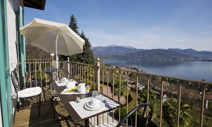 Carciano Apartment | 2-room apartment with small balcony in an Art Nouveau villa with communal pool