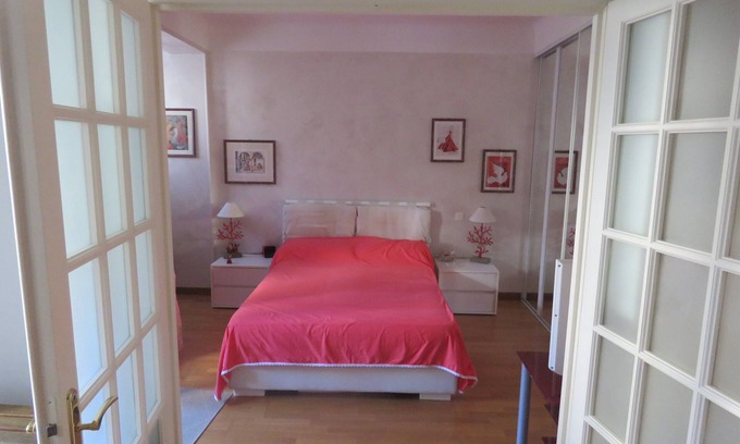 Carre d'Or Apartment | 2 rooms in the golden square, 100 m from the beach on a pedestrian street