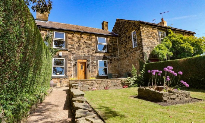 Dronfield House | 2 Snape Hill