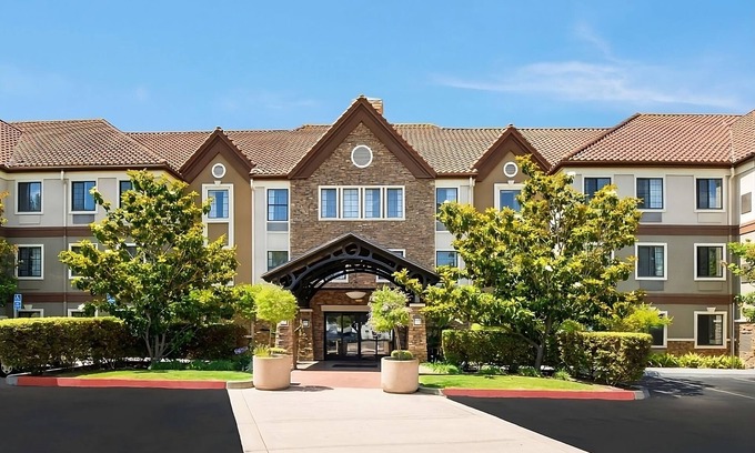 Carmel Mountain Ranch Hotel | 2 Spacious 2BR Suites w/Free Breakfast Buffet, Near Rancho Bernardo Sights
