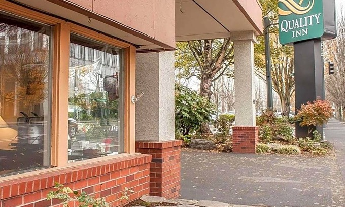 Lloyd District Hotel | 2-Star Hotel ∙ Quality Inn Downtown Convention Center Portland