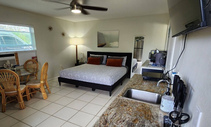 Warm Mineral Springs House | #2 Studio near mineral springs.