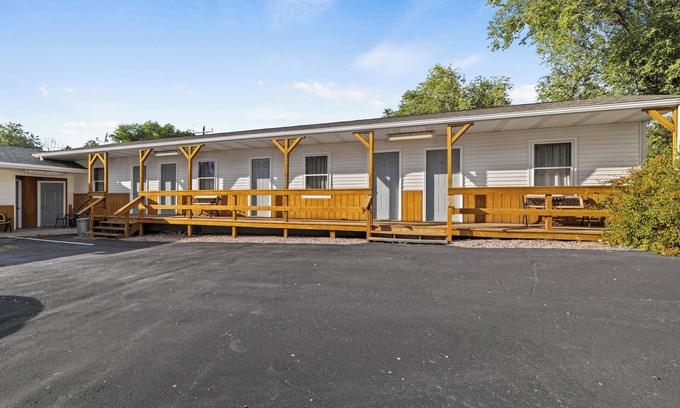 Moorcroft Apartment | 2 Twin Beds, 1 Bath, Studio Apartment in Moorcroft Wyoming
