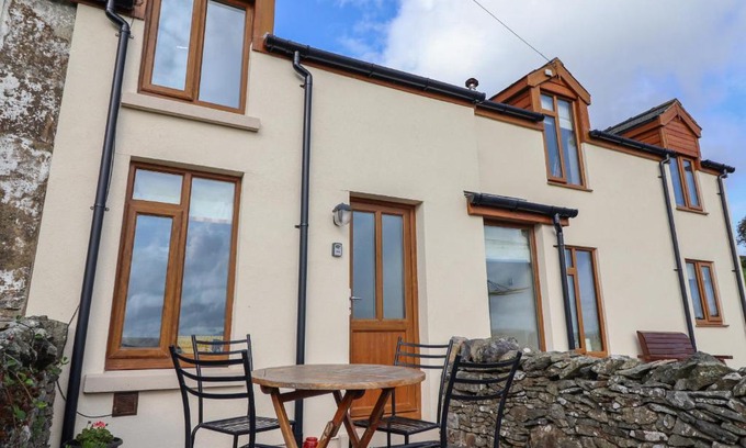 Cwmtirmynach House | 2 Ty Capel