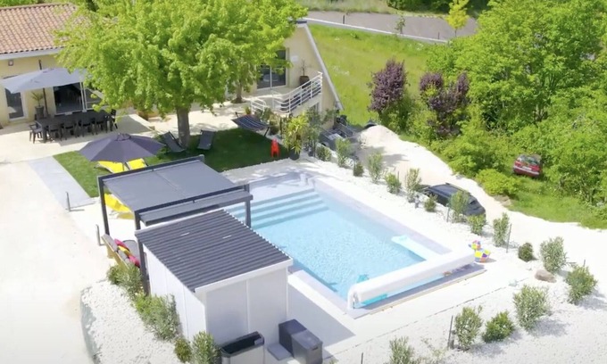 Sarlat-la-Caneda Villa | 2 Villas - heated pools - 17/20 pers. - 500m from town center
