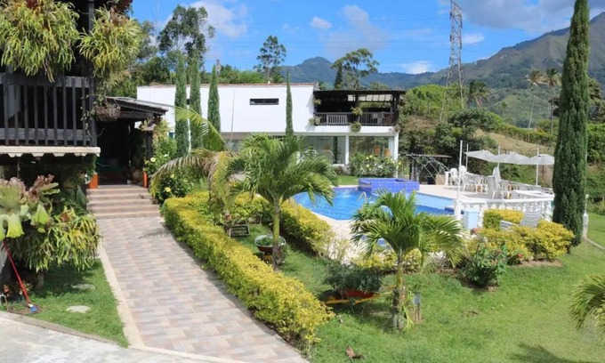 Copacabana Other | 20 minutes from the city! Family-sized Farmhouse with pool & sauna!