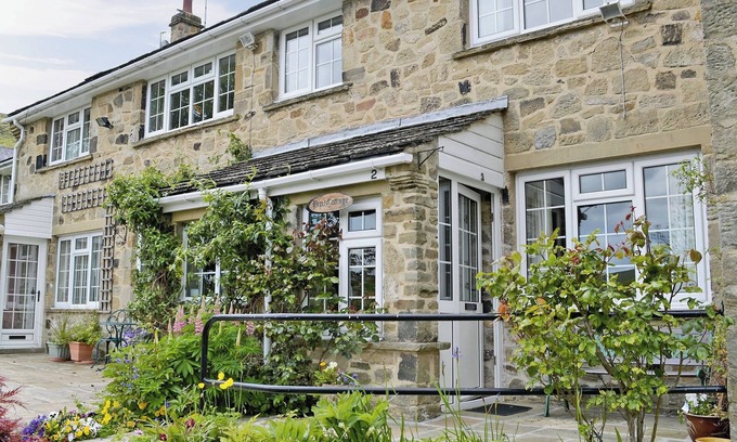 Burnsall Cottage | 20 steps to entrance with handrail.