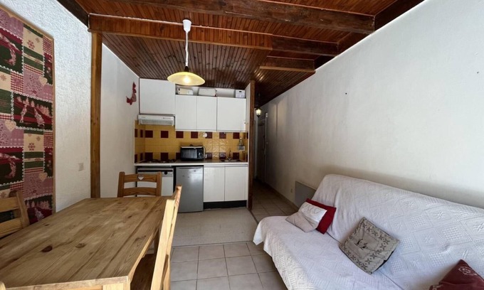 Pra Loup Apartment | 200m from ski slopes, 1st floor, view mountain, balcony, tv, 35m², Pra Loup