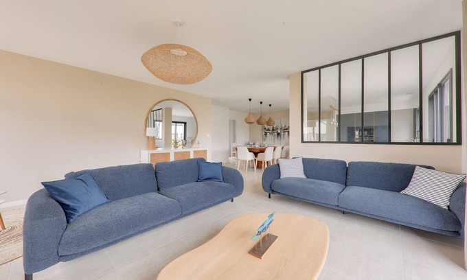 Saint-Philibert Ski Chalet | 200m from the beach, large house for 10