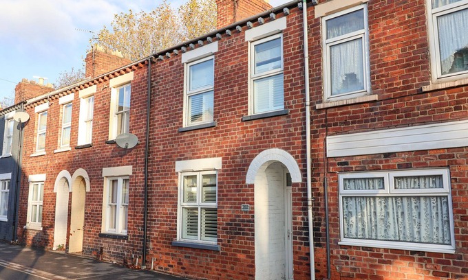 York House | 202 SALISBURY TERRACE, with open fire in York