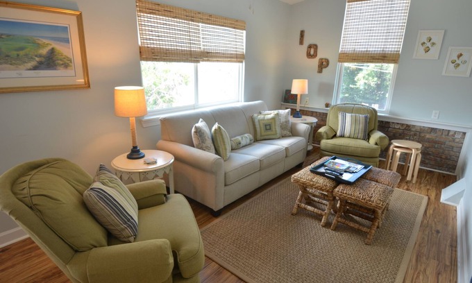 Isle of Palms Condo | #202 "Top O' the Stairs" 2Br/1Ba, Pet-Friendly