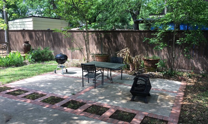 Downtown House | 2024 Game Weekends Available, Great Gameday House - Close to Shuttle & Downtown