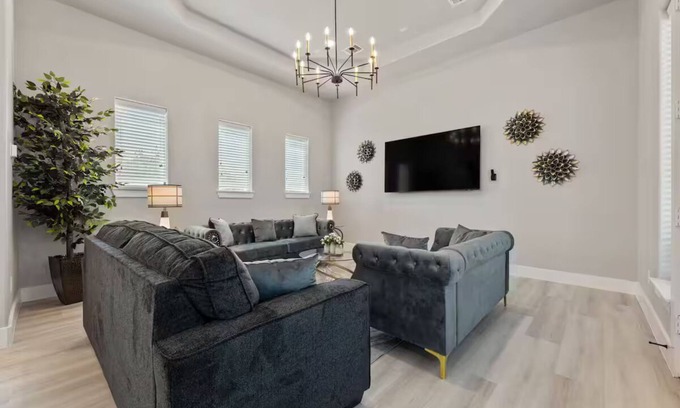 Southeast Houston Apartment | 2025 Built Luxe!Downtown/MedCtr/NRG/Galleria