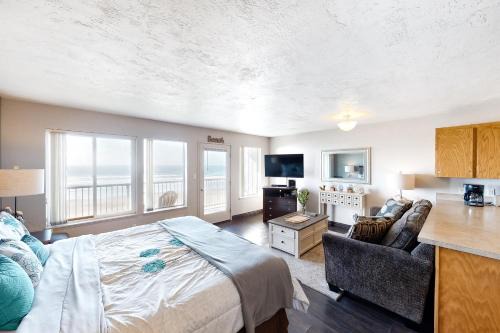 Newport Hotel | 209 Gritz's Hideaway