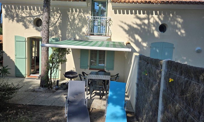 Saint-Jean-de-Monts Cabin | 20min from the beach, next to the forest, 3-bedroom bungalow, residence with swimming pools
