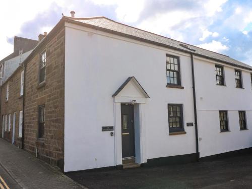 Chysauster House | 21 Alverton Street