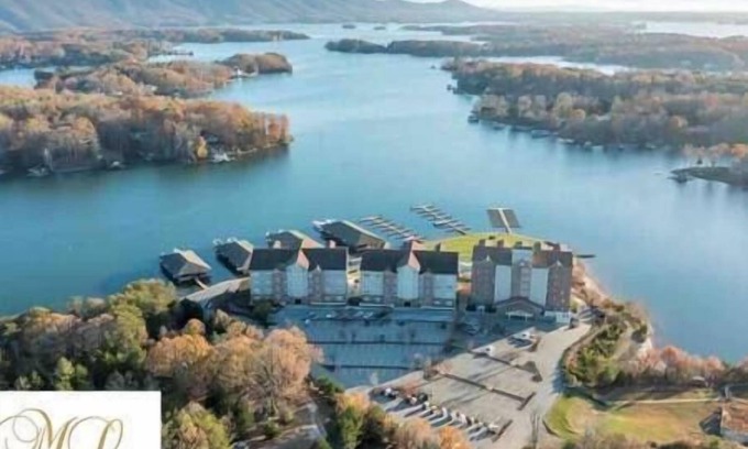 Smith Mountain Lake Apartment | #2100 Pointe - Studio Suite at Mariners SML