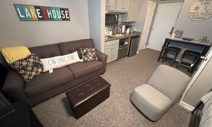 Smith Mountain Lake Apartment | #2203 Pointe - Studio Suite at Mariners SML