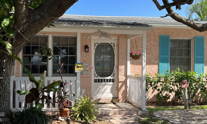 Cocoa Beach Cottage | 225 Cocoa Beach Stay Cottages - Pet Friendly, downtown, walk to the beach!