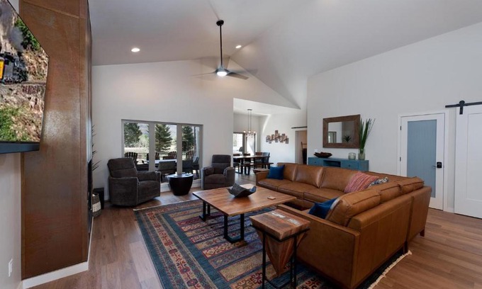 Trimble House | 275 Estancia Loop