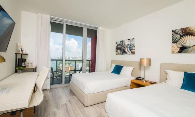 Hallandale Beach House | 2803B Modern Long Short stay vacation condo city view pool gym balcony