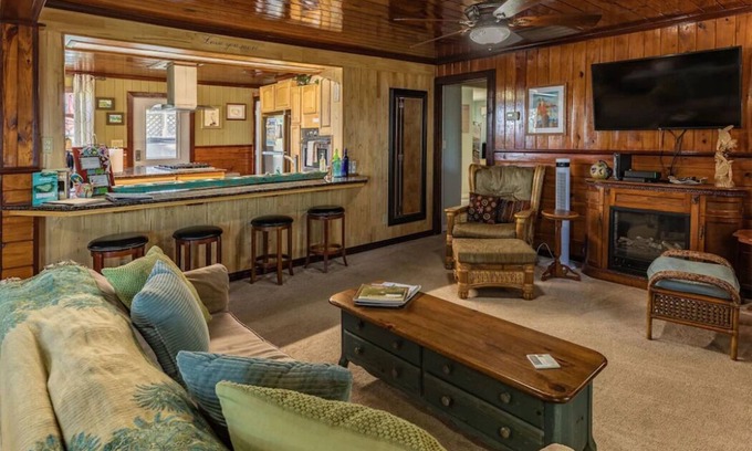 Bacliff House | 2B/1B sleeps 8 on the Bay - 270' fishing pier, pool, spa, w/tons of amenities
