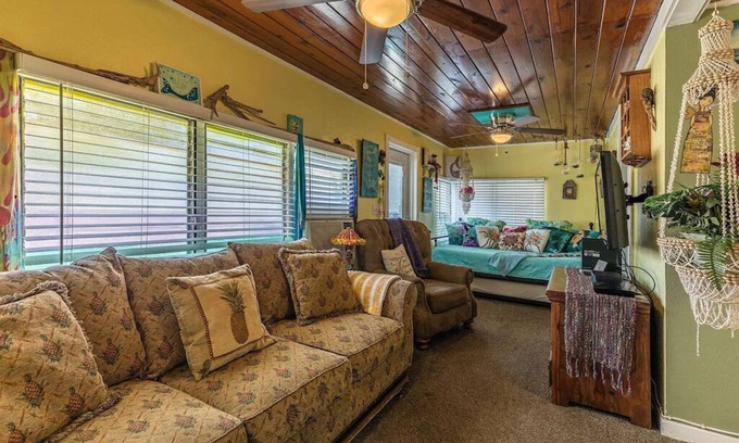 Bacliff House | 2B/1B sleeps 8 on waterfront property - 270' pier, pool, hot tubs & amenities
