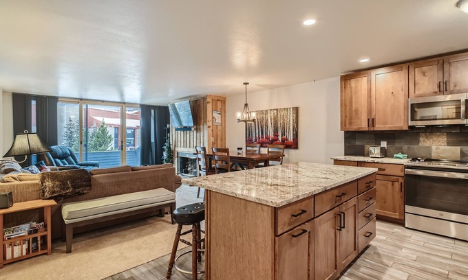 Copper Mountain Village Condo | 2Bd/2Ba Spacious Condo - Mountain views - Hot Tub